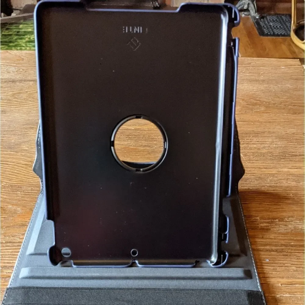 LNWOT Fintie Fire HD 10 Rotating Case